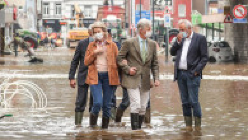 Regele și regina Belgiei au mers în zonele afectate de inundații devastatoare. Foto: Profimedia Images | Poza 5 din 11