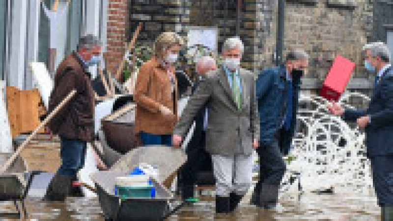 Regele și regina Belgiei au mers în zonele afectate de inundații devastatoare. Foto: Profimedia Images | Poza 6 din 11