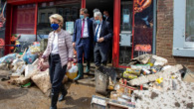 Premierul belgian Alexander De Croo și șefa Comisiei Europene, Ursula Von der Leyen, vizitează zonele afectate de inundații în Belgiia. Foto:: Profimedia Images | Poza 9 din 11