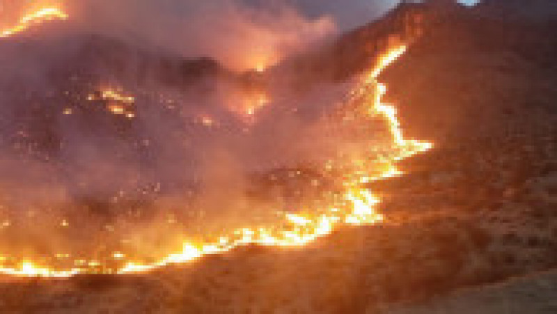 "Râuri de foc" în Arizona. Incendii de vegetație din cauza căldurii extreme. FOTO: Twitter Arizona DOT | Poza 3 din 4