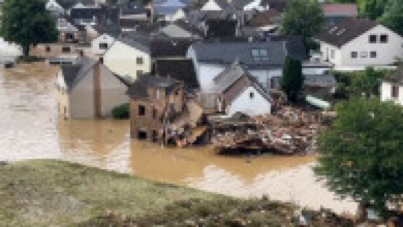 Imagine sugestivă cu indundațiile care au curpins landul vestic al Germaniei, Renania de Nord-Westfalia, cauzând pagube materiale și umane imense. Sursă foto: Profimedia Images | Poza 16 din 23