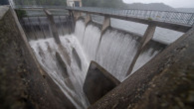 Barajele nu mai fac față debitelor de apă. Foto: Profimedia | Poza 13 din 14
