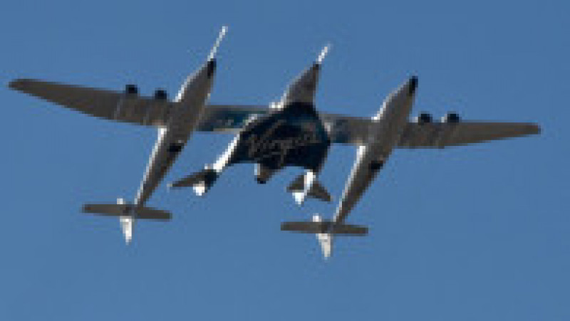 Avionul purtător al Virgin Galactic, WhiteKnightTwo, având atașată aeronava SpaceShipTwo Foto: Profimedia | Poza 5 din 9