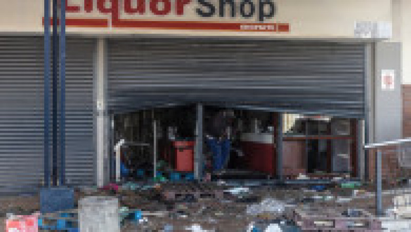 Magazin jefuit de protestatari în Africa de Sud. Foto: Profimedia Images | Poza 10 din 10