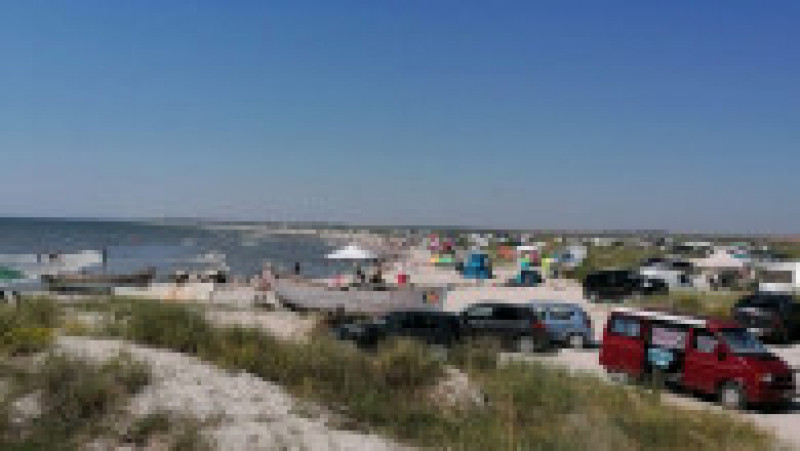 Mii de turiști au campat pe plajele Vadu, Corbu și Midia, deși legea interzice. FOTO: Facebook ARBDD | Poza 8 din 9