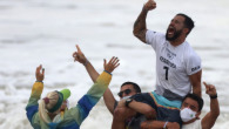Brazilianul Italo Ferreira a devnit primul campion olimpic la surfing din istorie, la Jocurile Olimpice de la Tokyo. Foto: Profimedia Images | Poza 3 din 8