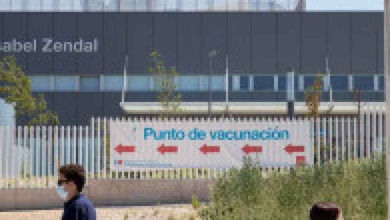 Tinerii din Spania merg să se vaccineze. Foto: Profimedia Images | Poza 2 din 5