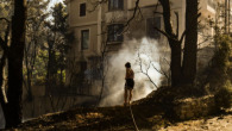 Pompierii intervin pentru stingerea unui incendiu de amploare în apropiere de Atena. Foto: Profimedia Images | Poza 6 din 6