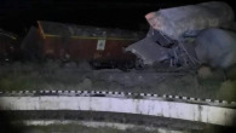Un tren de marfă a intrat într-o altă garnitură care staționa la Fetești. Sursa foto: imagini amator | Poza 24 din 28