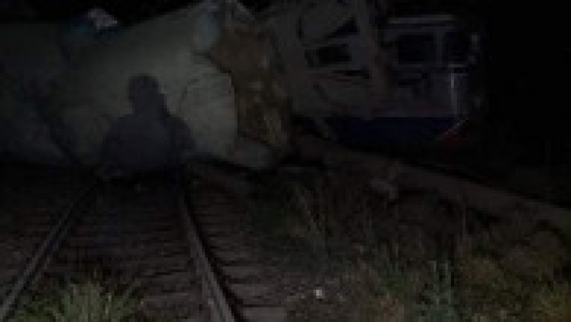 Un tren de marfă a intrat într-o altă garnitură care staționa la Fetești. Sursa foto: imagini amator | Poza 28 din 28