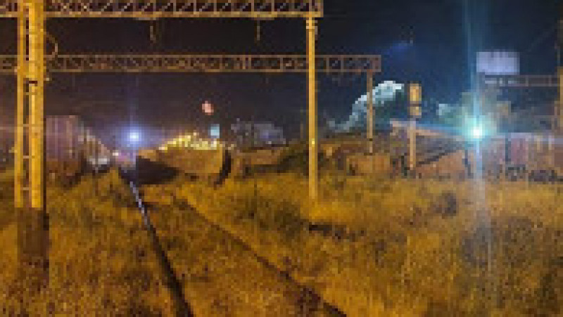 Un tren de marfă a intrat într-o altă garnitură care staționa la Fetești. Sursa foto: imagini amator | Poza 22 din 28