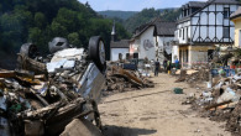 Germanii se confruntă cu o nouă probemă: munții de gunoaie rămase după inundații, în condițiile în care stațiile de sortare a deșeurilor sunt deja blocate. Foto: Profimedia | Poza 6 din 7