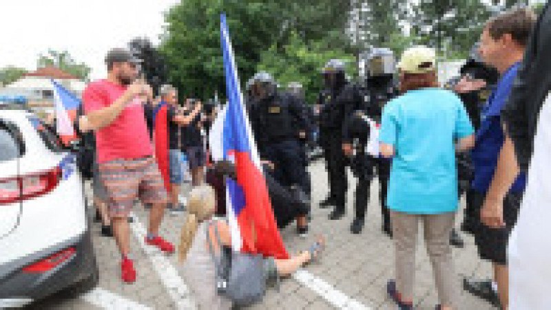 Momentul electoral al premierului ceh a fost deranjat de protestatari Foto: Profimedia | Poza 8 din 11