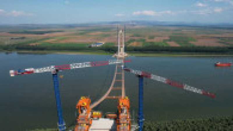 La momentul finalizării, va fi al treilea pod din Europa din punct de vedere al deschiderii centrale şi al lungimii. Foto: Facebook / Cătălin Drulă | Poza 2 din 5