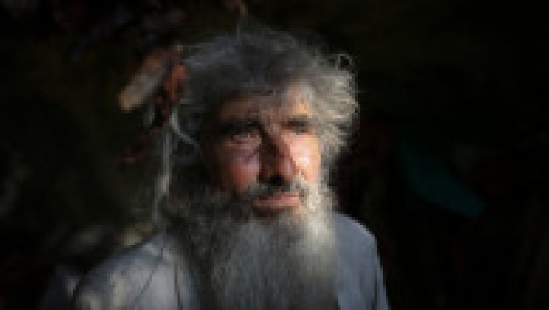 Un bărbat sârb, care locuiește de 20 de ani într-o peșteră, s-a vaccinat anti-Covid. Foto: Profimedia | Poza 2 din 9