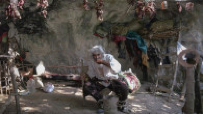 Un bărbat sârb, care locuiește de 20 de ani într-o peșteră, s-a vaccinat anti-Covid. Foto: Profimedia | Poza 3 din 9