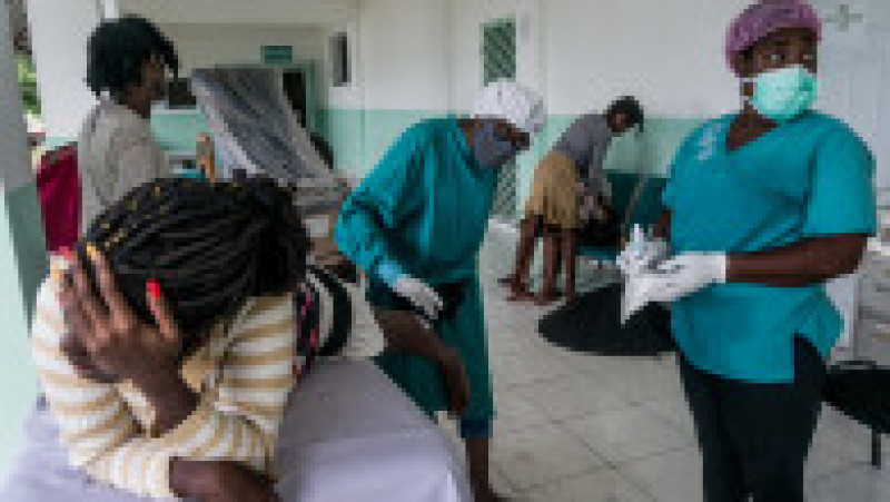 Spitalele din Haiti nu au suficienți medici pentru a-i îngriji pe toți răniții. Foto: Profimedia Images | Poza 2 din 9