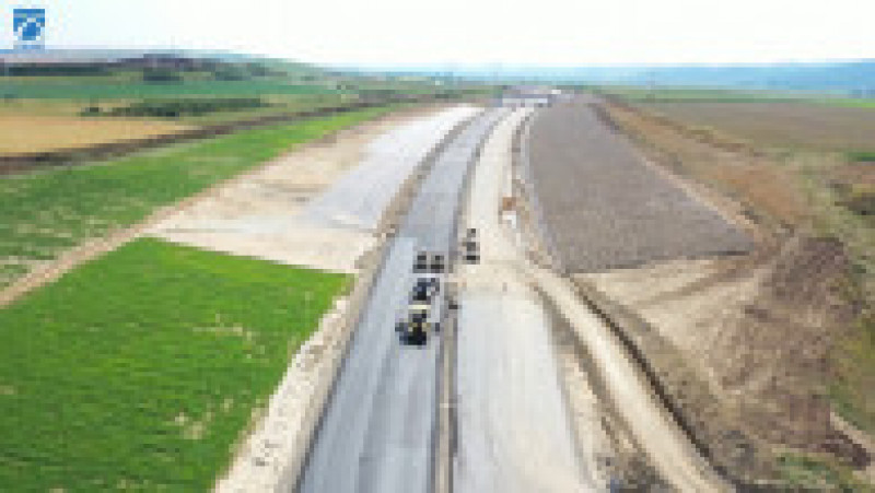 Tronsonul de autostradă care va face legătura între Târgu Mureș și aeroportul acestui oraș este gata în proporție de 70%. FOTO: Facebook Cătălin Drulă | Poza 4 din 6