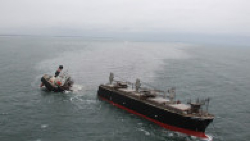 Nava Crimson Polaris s-a rupt în două. Foto: Twitter / Garda de Coastă Japonia | Poza 1 din 4