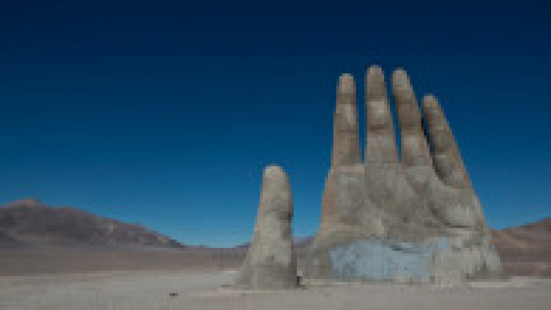 „La Mano del Desierto” (Mâna deșertului), un monument cu o înălțime de 11 metri aparținând sculptorului Mario Irarrazabal, poate fi văzută din 1992 în deșertul Antofagasta din Chile Foto: Profimedia | Poza 20 din 20