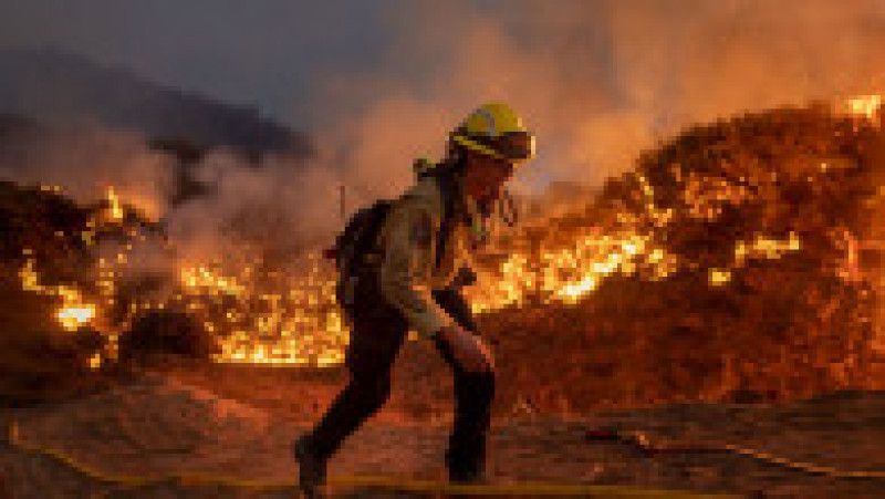 Pompierii au putut controla doar 5% din incendiul izbucnit acum 10 zile în California. FOTO: Profimedia Images | Poza 9 din 10