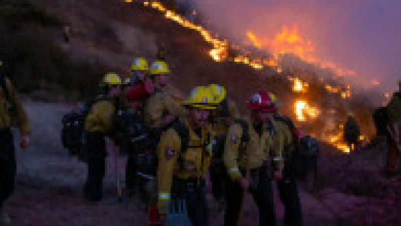 Pompierii au putut controla doar 5% din incendiul izbucnit acum 10 zile în California. FOTO: Profimedia Images | Poza 7 din 10