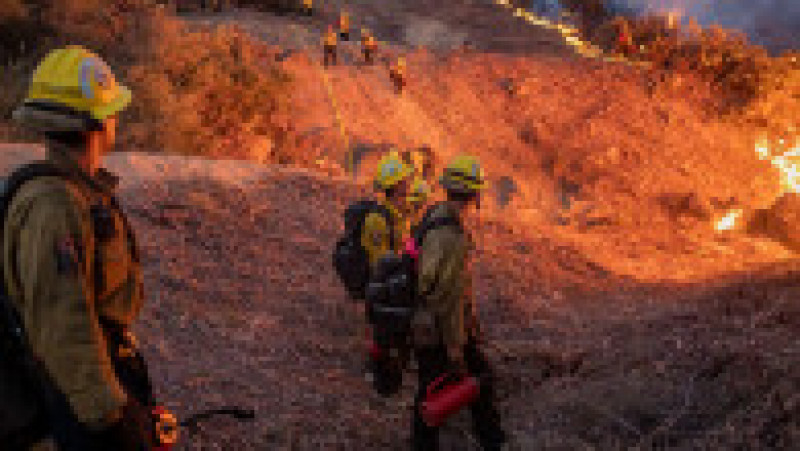 Pompierii au putut controla doar 5% din incendiul izbucnit acum 10 zile în California. FOTO: Profimedia Images | Poza 6 din 8