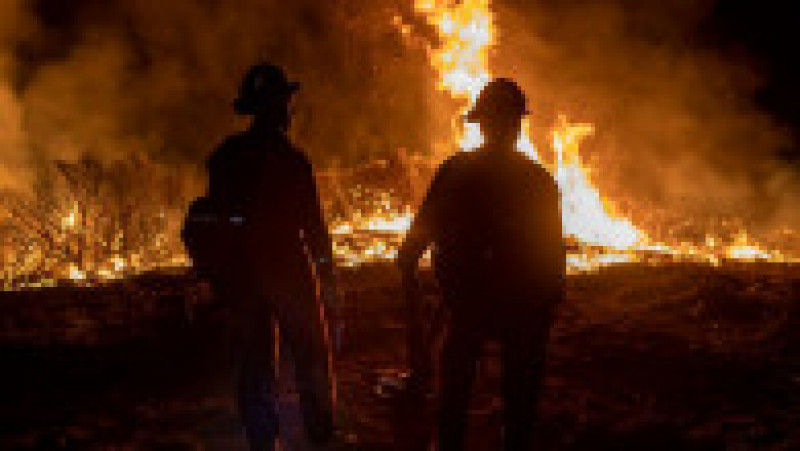 Pompierii au putut controla doar 5% din incendiul izbucnit acum 10 zile în California. FOTO: Profimedia Images | Poza 5 din 10