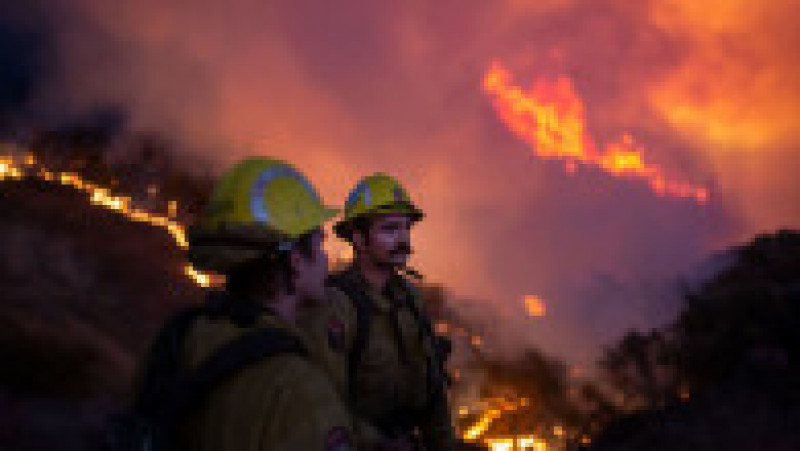 Pompierii au putut controla doar 5% din incendiul izbucnit acum 10 zile în California. FOTO: Profimedia Images | Poza 2 din 10