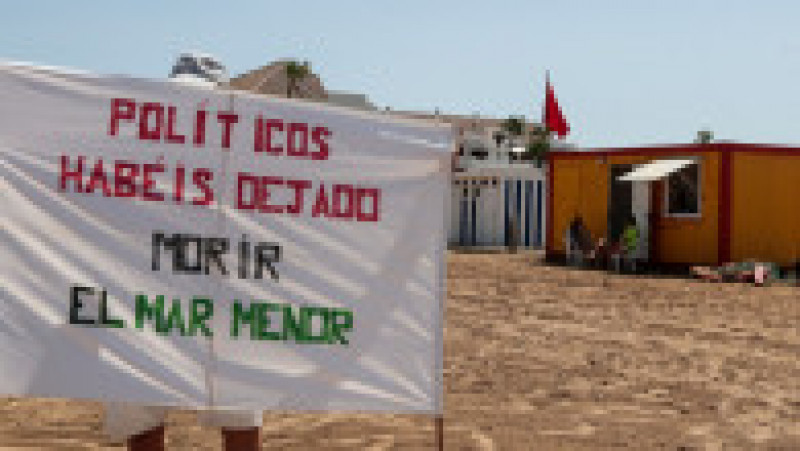 Oamenii dau vina pe politicieni pentru poluarea din Mar Menor Foto: Profimedia Images | Poza 10 din 19