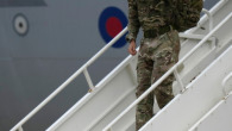 Membri ai forțelor armate britanice care au revenit din Afganistan au aterizat la o bază militară din Oxfordshire. Foto: Profimedia Images | Poza 1 din 8