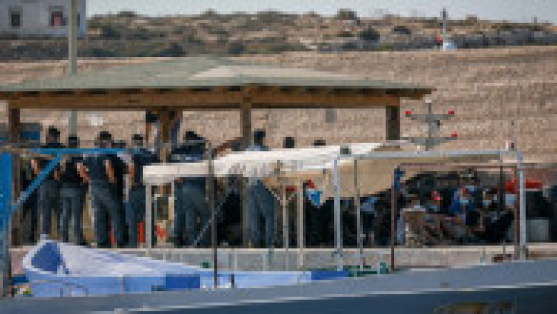 Primarul Lampedusei, Totó Martello, a cerut crearea de „coridoare umanitare” pentru migranţii care încearcă să ajungă în UE. Foto: Profimedia Images | Poza 4 din 6