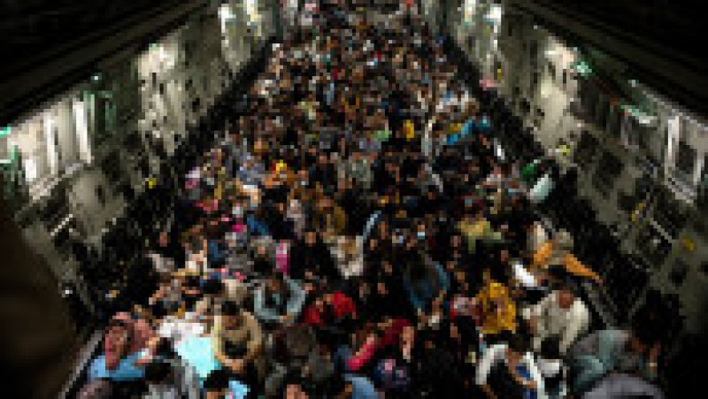 823 de persoane au fost transportate la bordul unui avion american Foto: Profimedia | Poza 11 din 40
