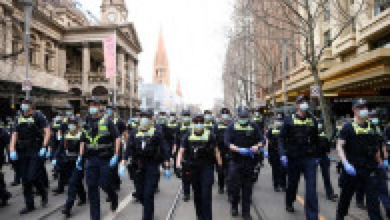 În Australia au avut loc ciocniri între poliţie şi sute de protestatari anti-lockdown. Foto: Profimedia | Poza 16 din 17