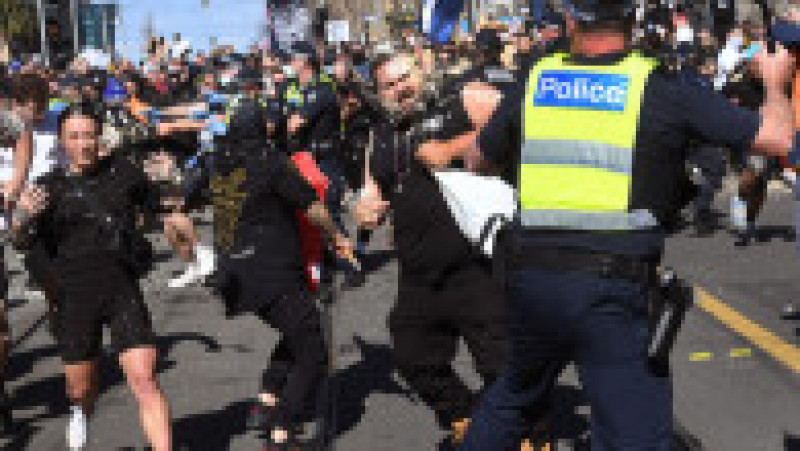 În Australia au avut loc ciocniri între poliţie şi sute de protestatari anti-lockdown. Foto: Profimedia | Poza 1 din 17