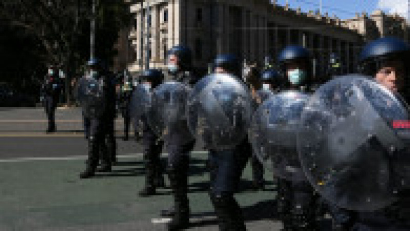 În Australia au avut loc ciocniri între poliţie şi sute de protestatari anti-lockdown. Foto: Profimedia | Poza 15 din 17