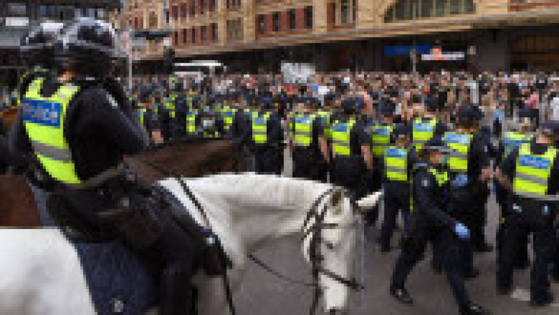 În Australia au avut loc ciocniri între poliţie şi sute de protestatari anti-lockdown. Foto: Profimedia | Poza 10 din 17