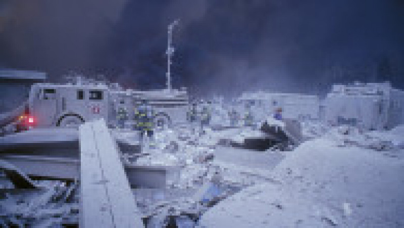 Intervenția la locul turnurilor prăbușite. Foto: Profimedia Images | Poza 9 din 19