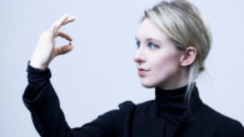 Elizabeth Holmes, aici în vârstă de 29 de ani, face reclamă companiei sale Theranos, care promitea o tehnică revoluționară în domeniul analizelor medicale Foto: Profimedia Images | Poza 1 din 18