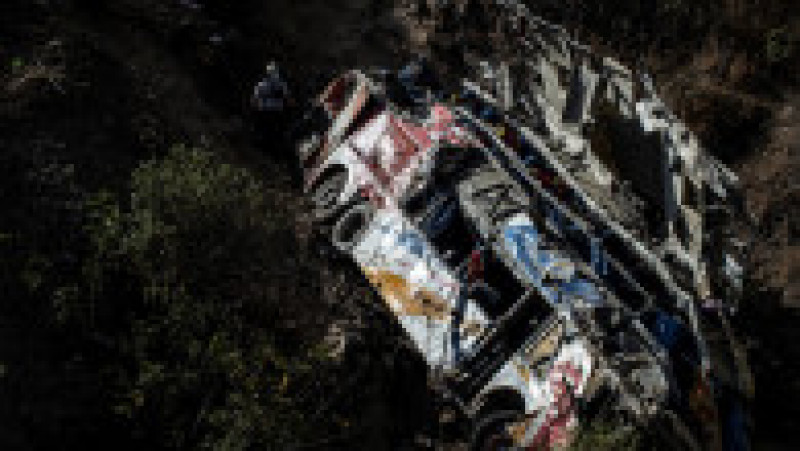 Cel puțin 32 de oameni au murit în Peru după ce un autobuz a căzut într-o prăpastie. Foto: Profimedia Images | Poza 1 din 11
