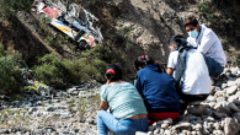 Cel puțin 32 de oameni au murit în Peru după ce un autobuz a căzut într-o prăpastie. Foto: Profimedia Images | Poza 2 din 11