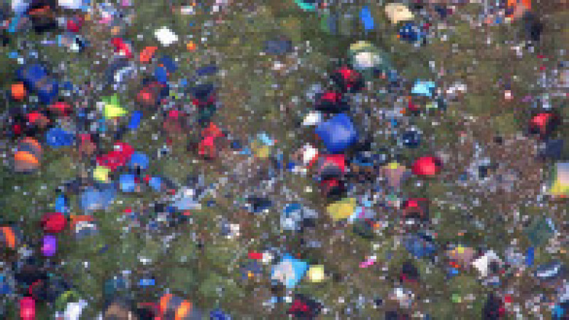 Mii de corturi abandonate și o mare de gunoaie rămase după un festival din Anglia. FOTO: Profimedia Images | Poza 9 din 11