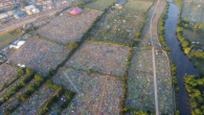 Mii de corturi abandonate și o mare de gunoaie rămase după un festival din Anglia. FOTO: Profimedia Images | Poza 7 din 11