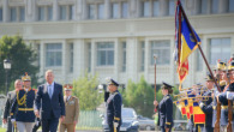 Klaus Iohannis a înmânat Drapelul de luptă Spitalului Militar. FOTO: Presidency | Poza 9 din 11