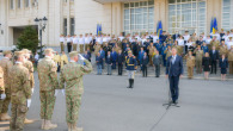Klaus Iohannis a înmânat Drapelul de luptă Spitalului Militar. FOTO: Presidency | Poza 6 din 11