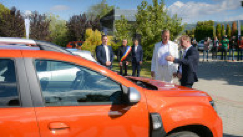 Klaus Iohannis a testat noul model Dacia Duster. Foto: presidency.ro | Poza 4 din 14