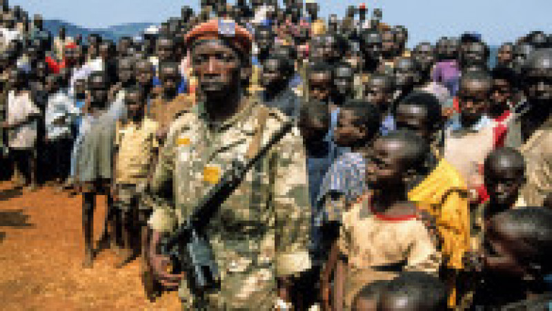 Trupe paramilitare rwandeze asigură ordinea în taberele de refugiați. 1994 Sursa foto: Profimedia Images | Poza 23 din 31