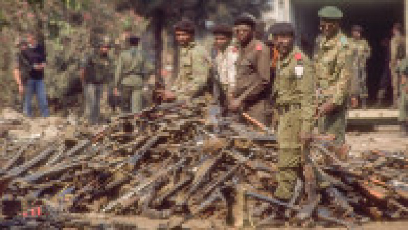 Punctul de trecere a frontierei Gisenyi: arme confiscate de la refugiații rwandezi la intrarea în Zair (Republica Democrată Congo). Sursa foto: Profimedia Images | Poza 15 din 30