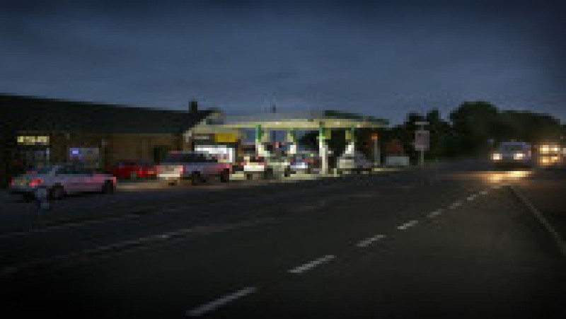 Coadă de maşini la o staţie de benzină din Peterborough, Cambridgeshire, Marea Britanie, Foto: Profimedia Images | Poza 4 din 6