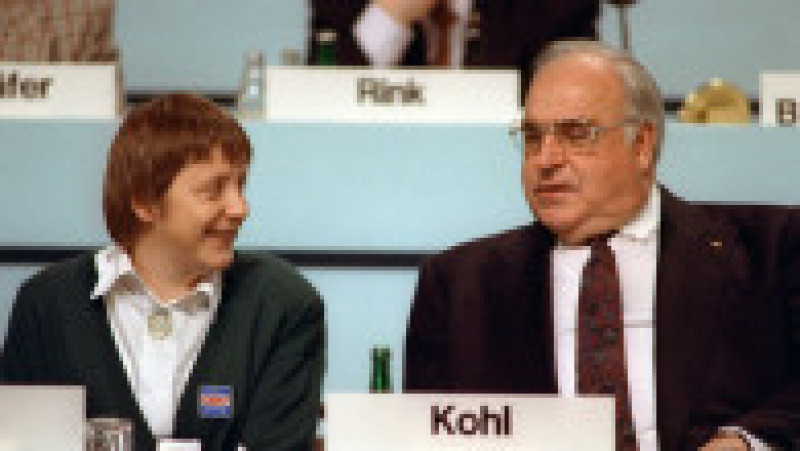 Angela Merkel și mentorului ei, fostul cancelar Helmut Kohl, în 1991 Foto: Profimedia Images | Poza 7 din 41